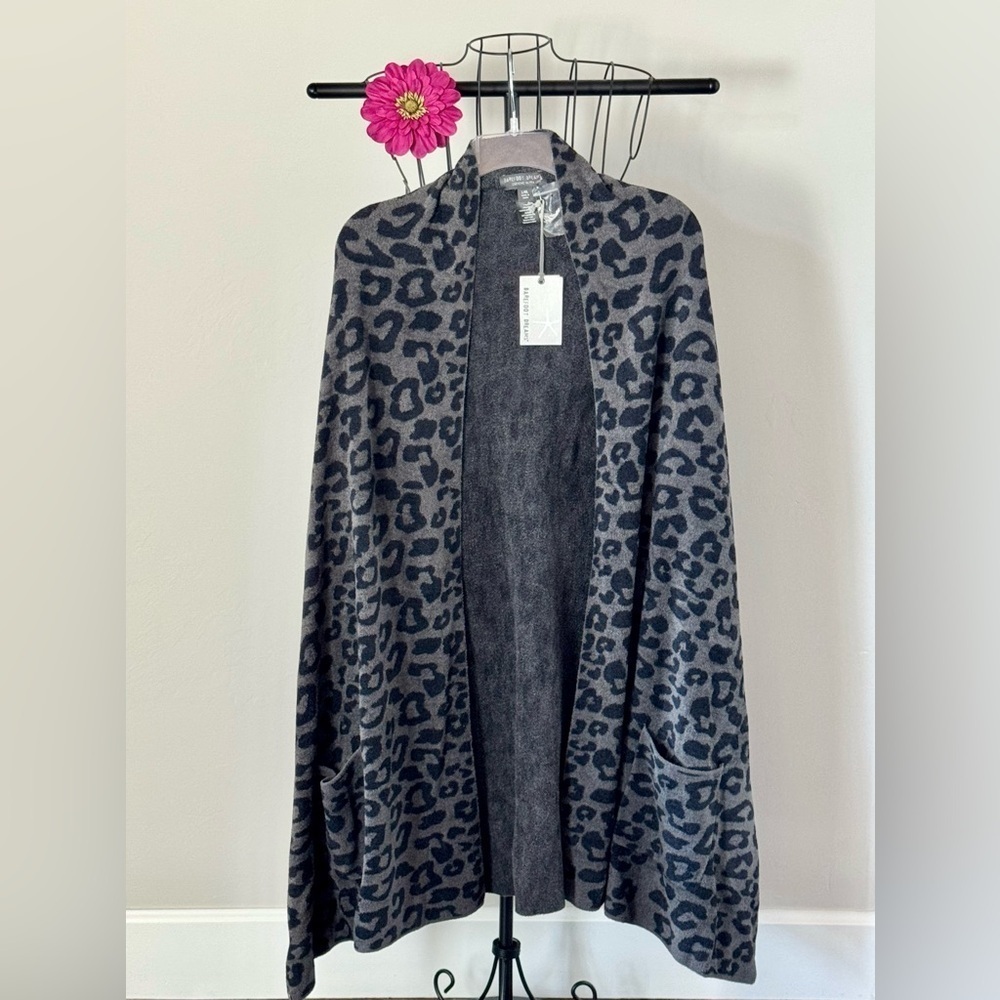 New Barefoot Dreams Cozy Chic Ultra Lite Gray Leopard Print Blanket Wrap L-XL